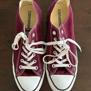 Converse Low Top Sneakers in Burgundy and White